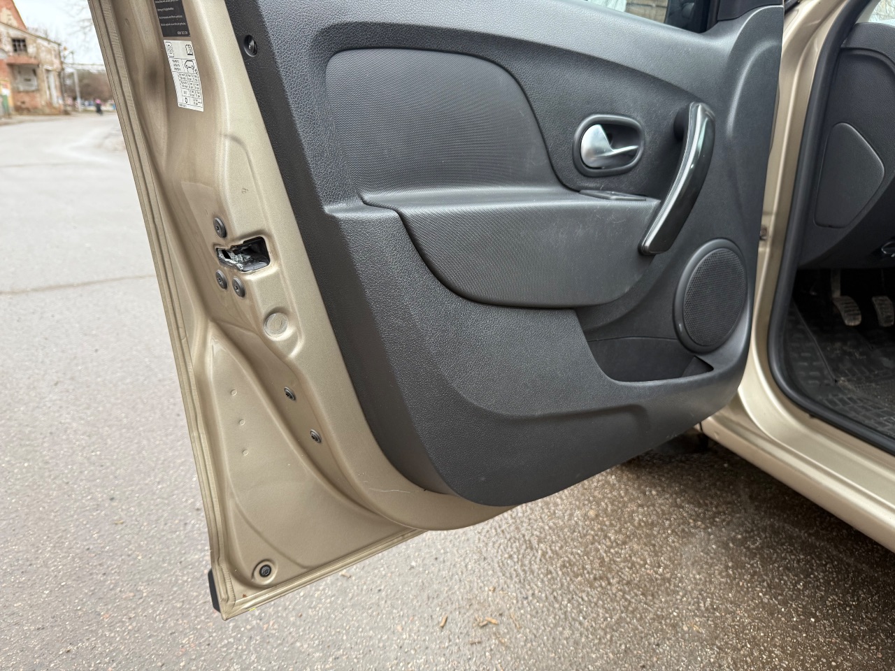 Renault Logan - фото 14