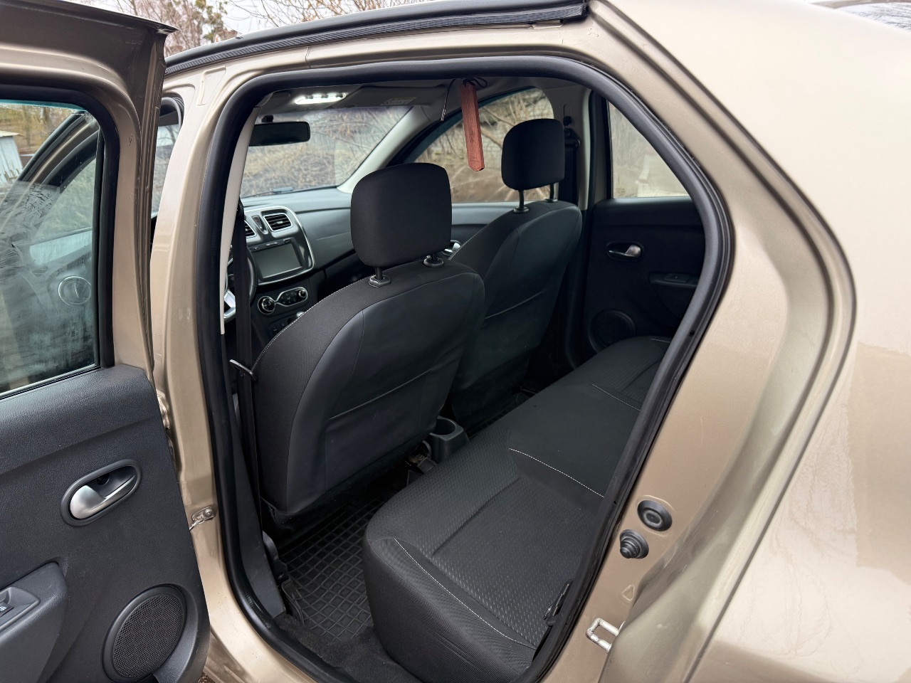 Renault Logan - фото 9