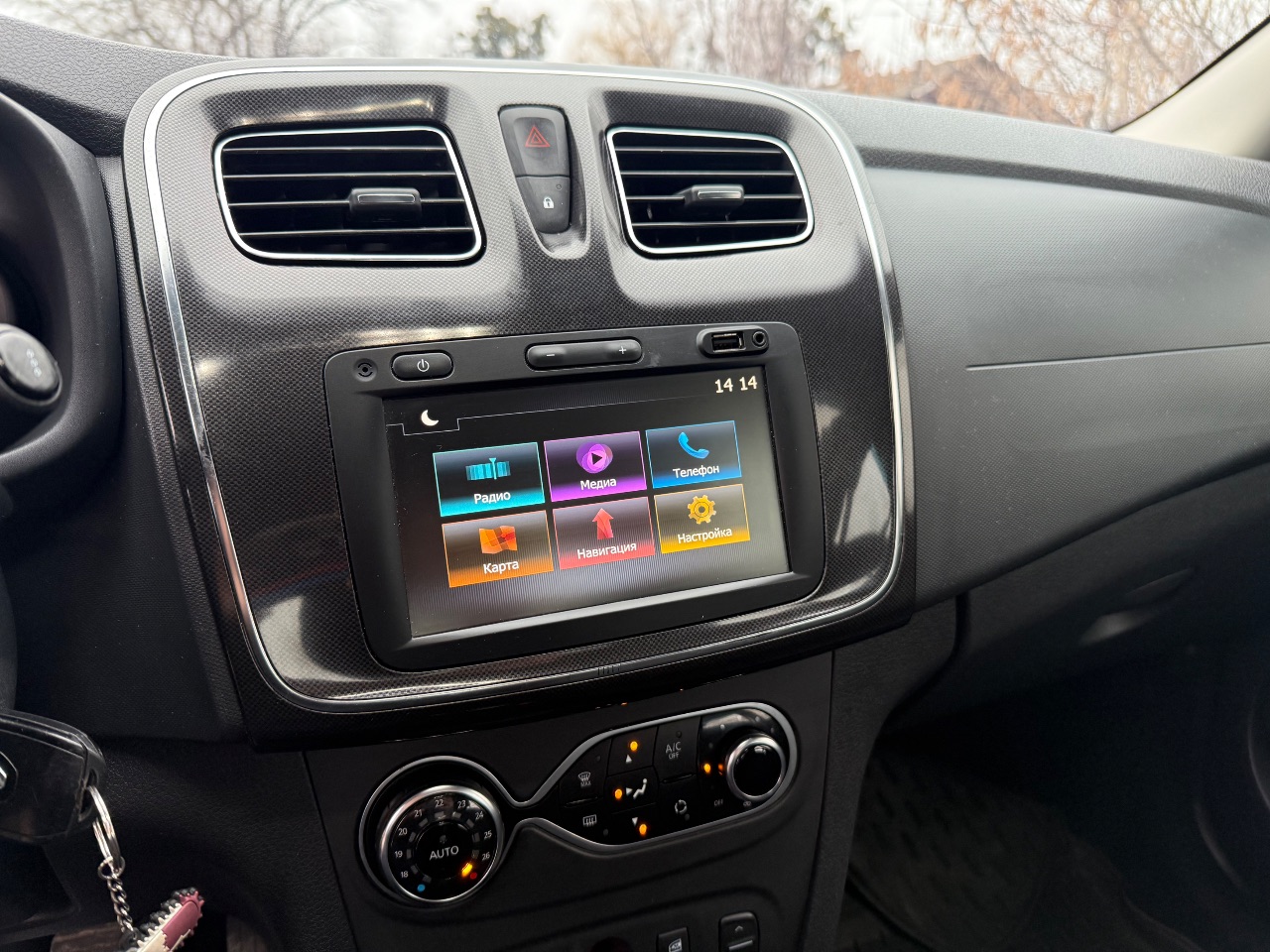 Renault Logan - фото 10