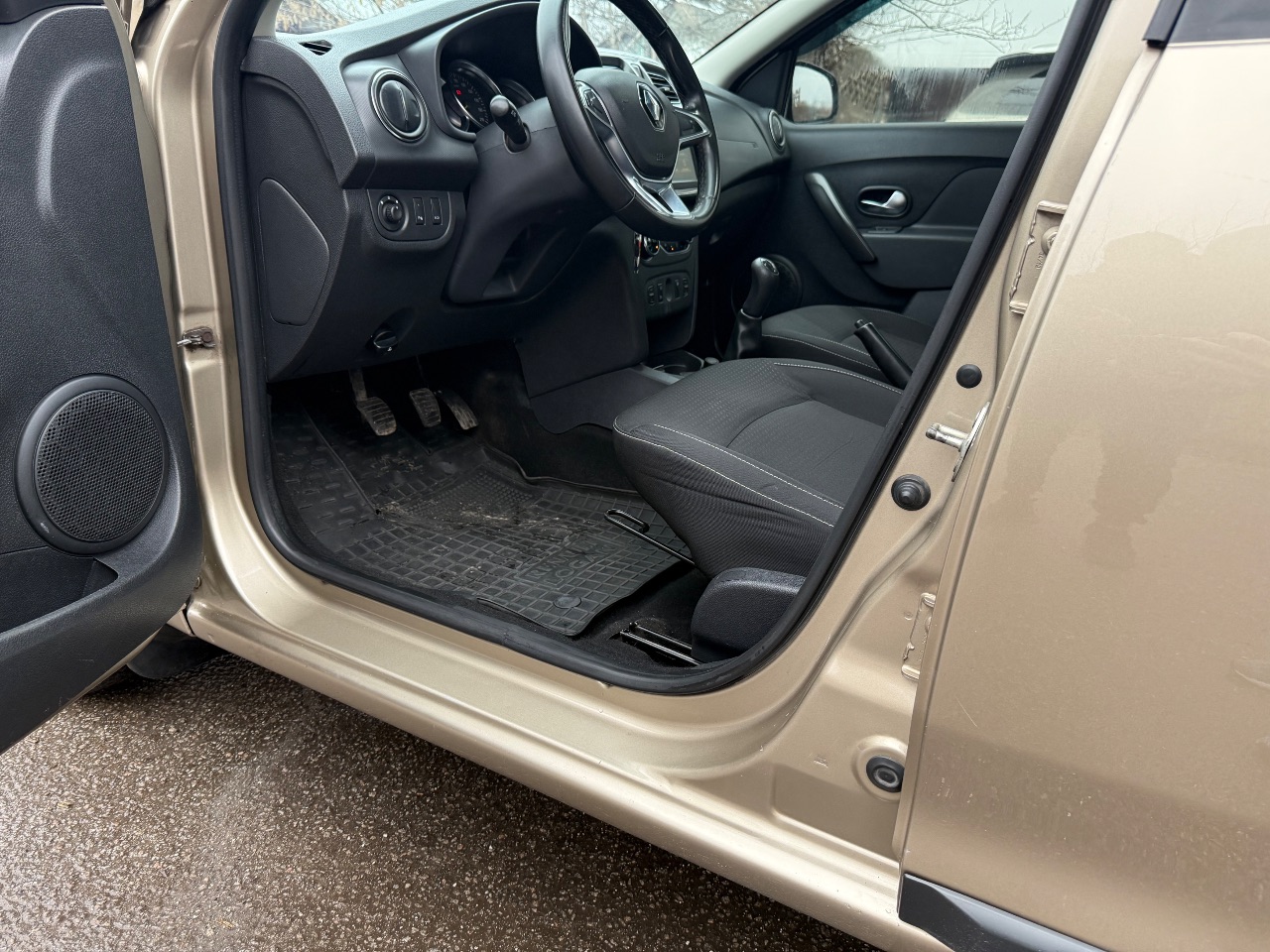 Renault Logan - фото 13