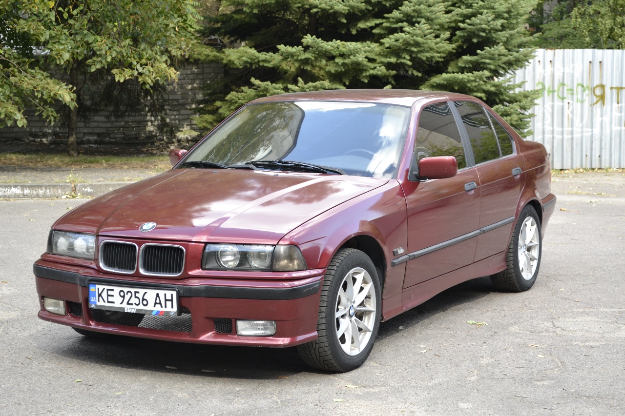 BMW 3 серії - фото 1