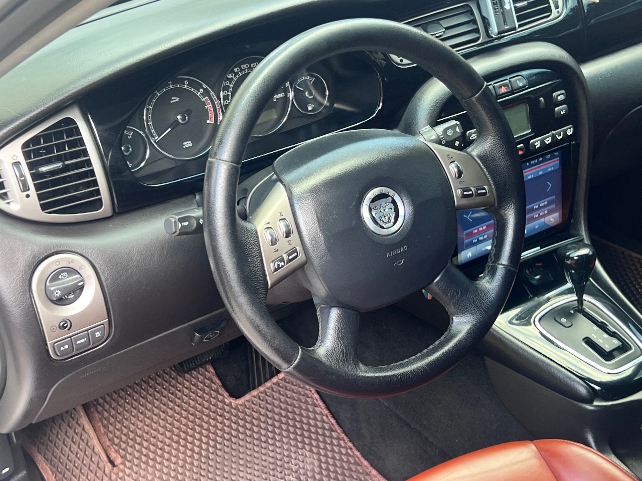 Jaguar X-Type - фото 8