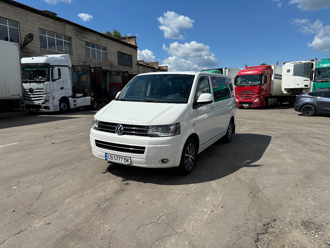 Volkswagen Multivan - фото 1