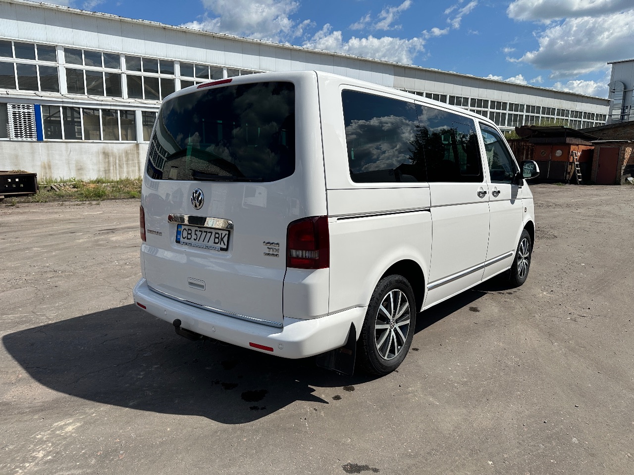 Volkswagen Multivan - фото 3