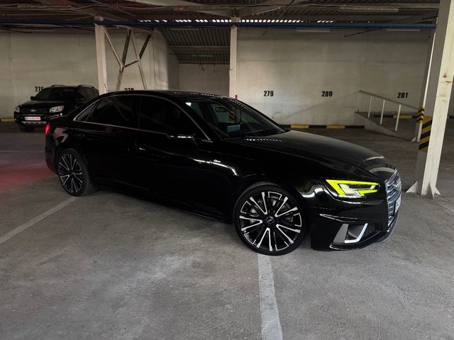 Audi A4 - фото 2