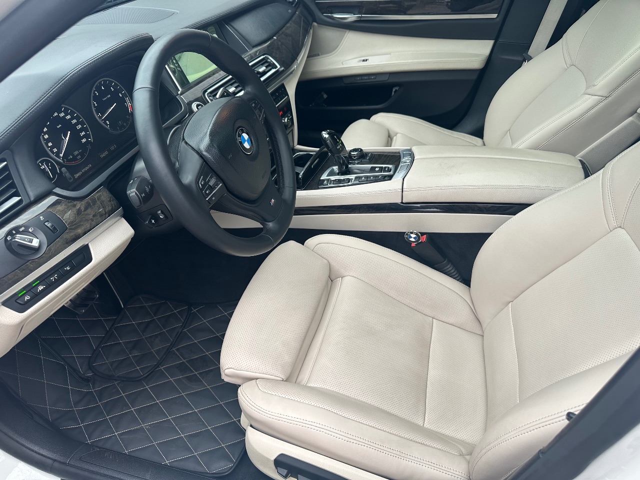 BMW 7 серії - фото 11