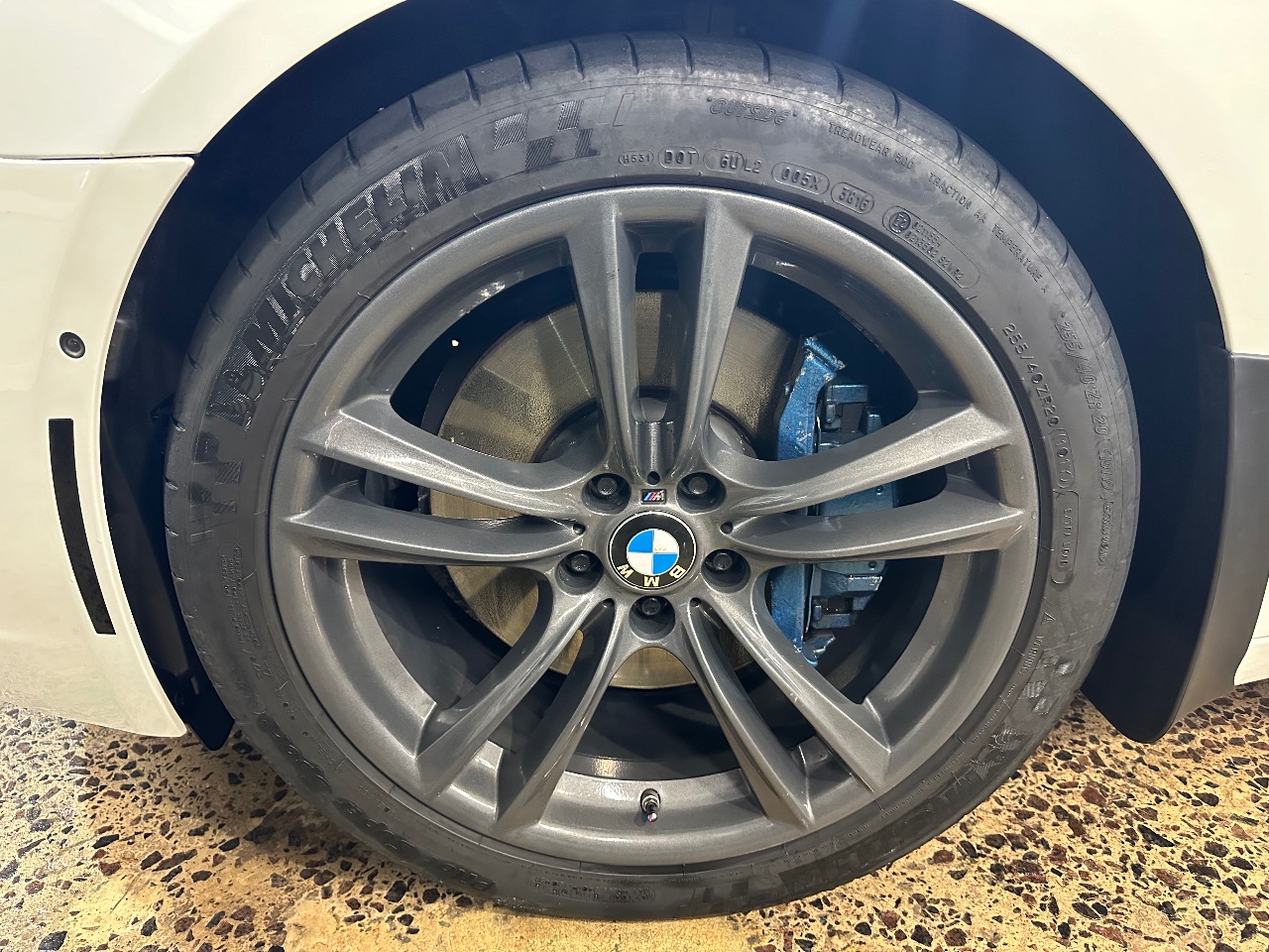 BMW 7 серії - фото 25