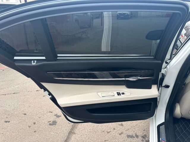 BMW 7 серії - фото 4