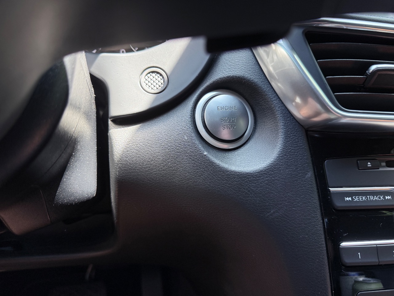 Infiniti Q30 - фото 5