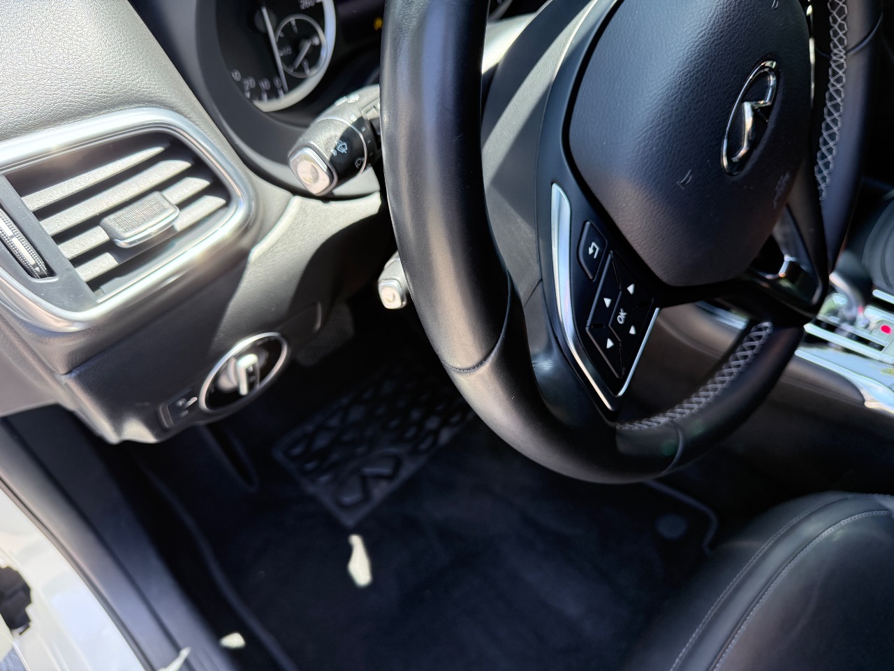 Infiniti Q30 - фото 7