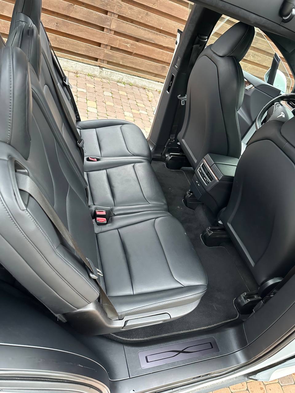 Tesla Model X - фото 13