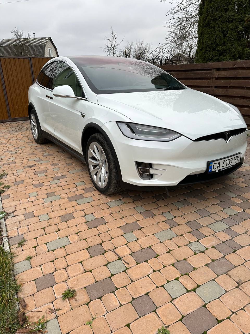 Tesla Model X - фото 9