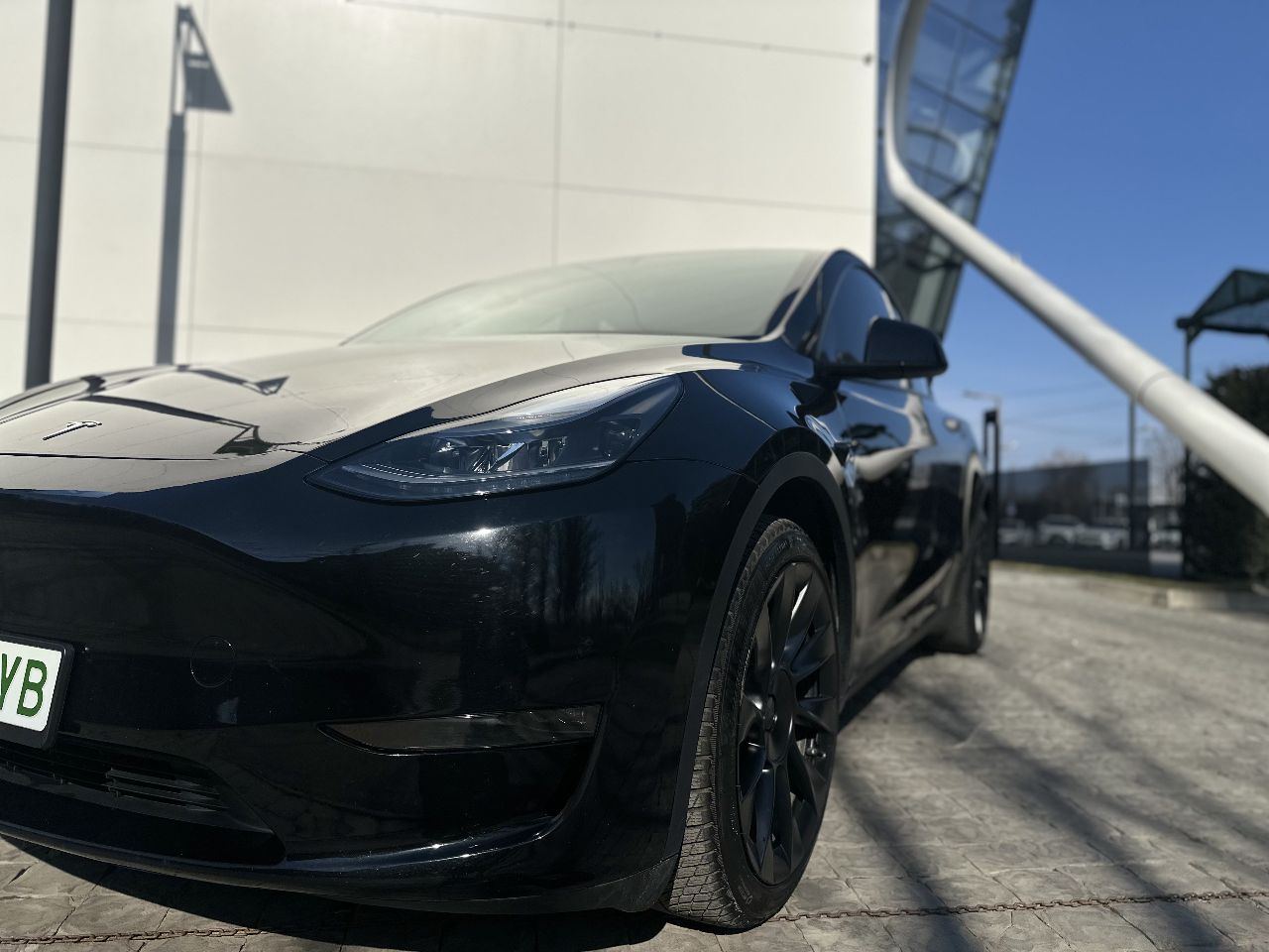 Tesla Model Y - фото 11