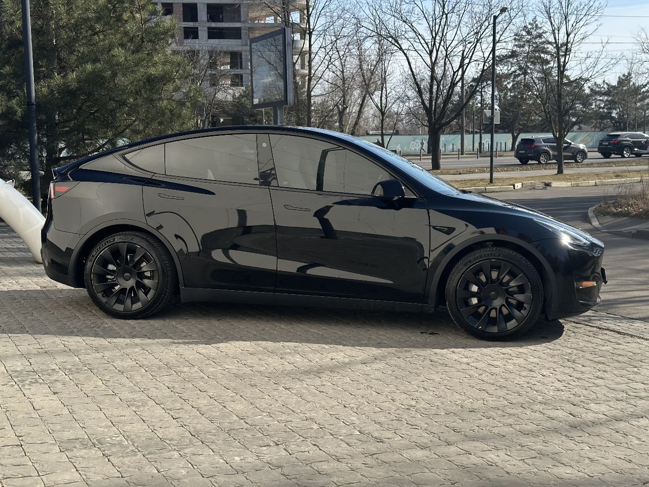 Tesla Model Y - фото 7
