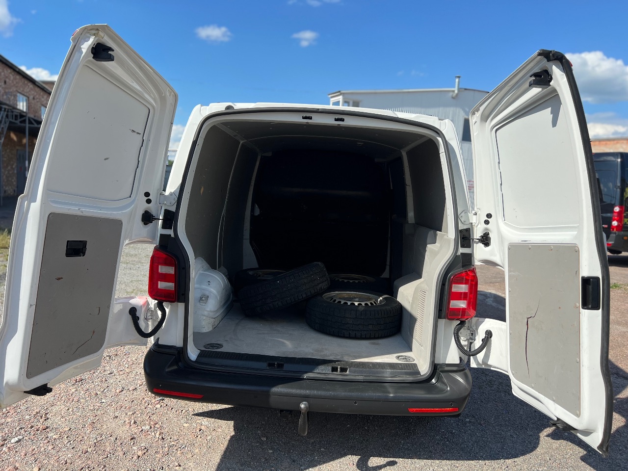 Volkswagen Transporter - фото 16