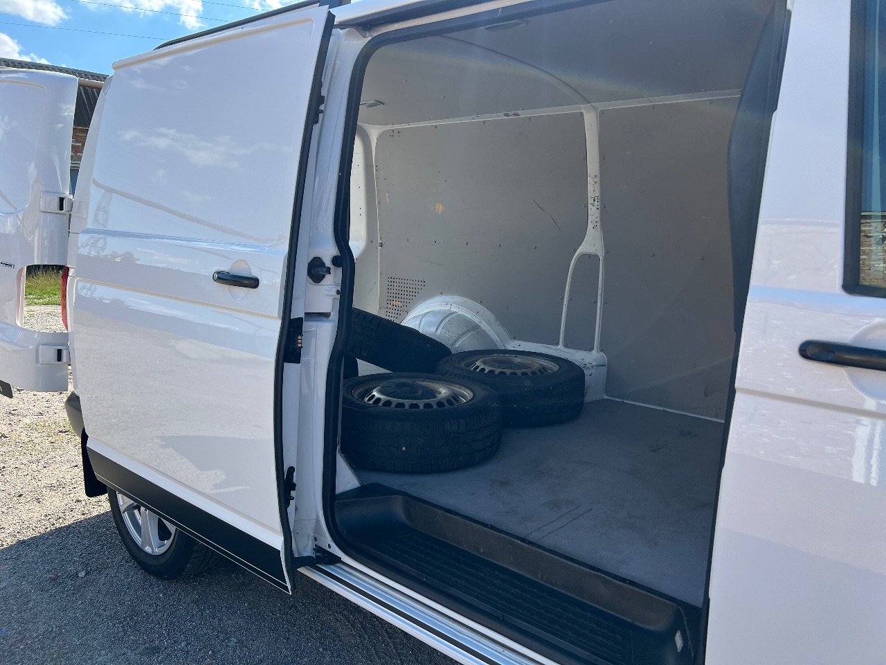 Volkswagen Transporter - фото 19