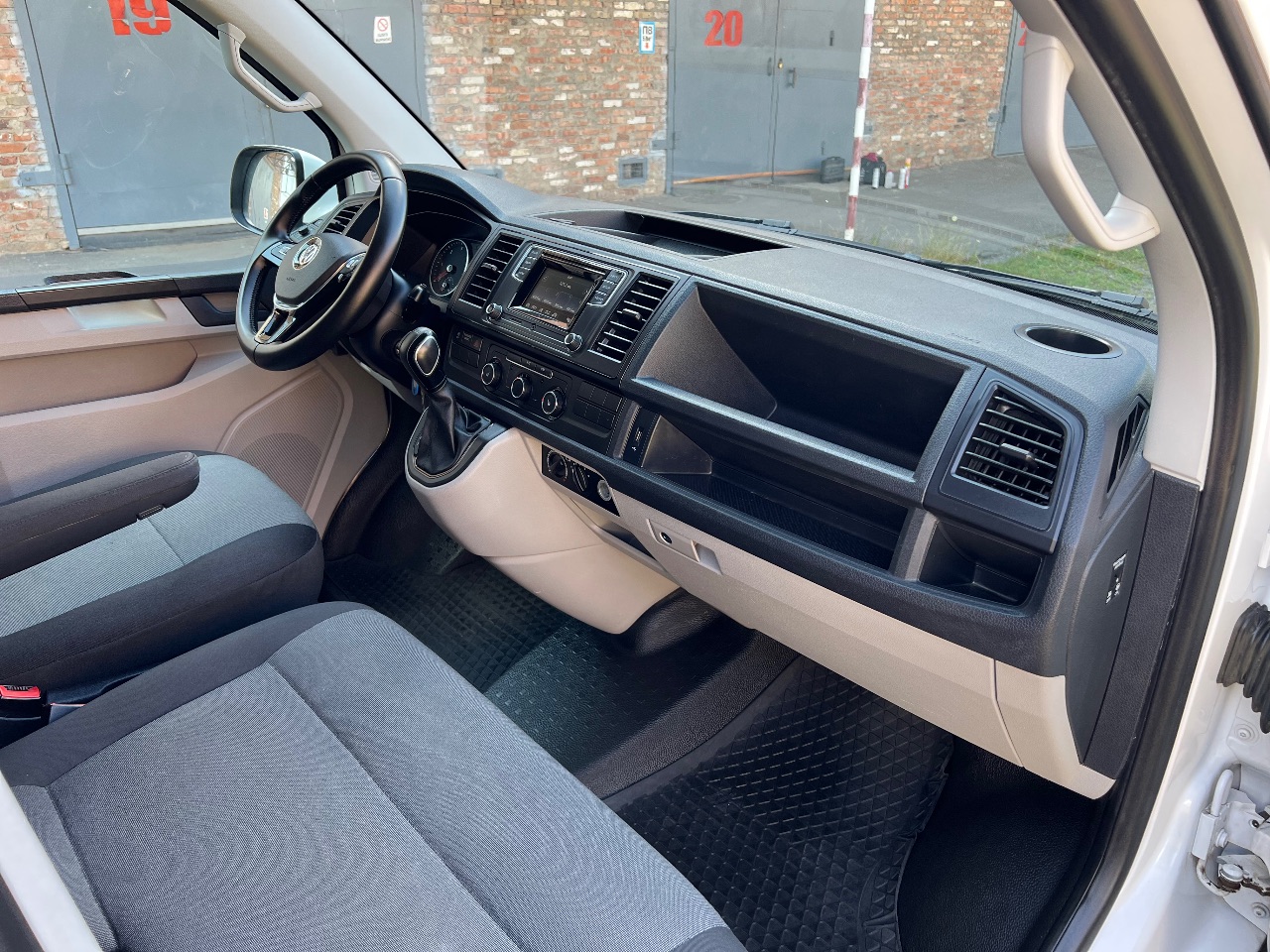 Volkswagen Transporter - фото 40