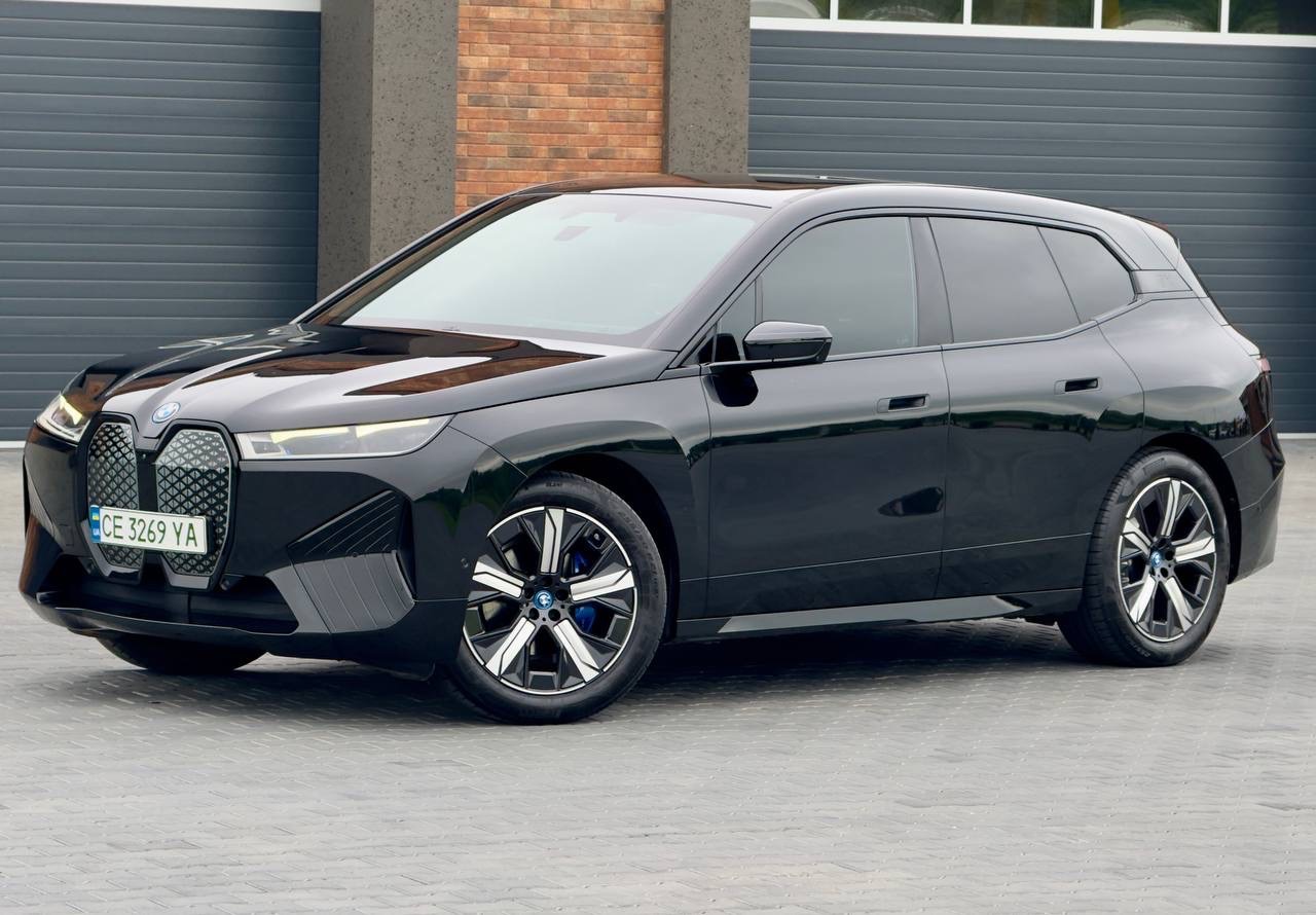 BMW iX - фото 1