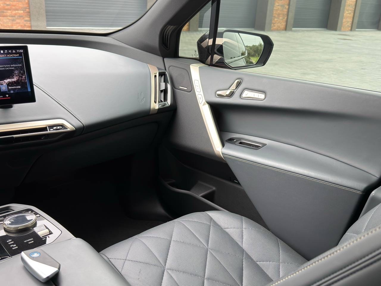 BMW iX - фото 10