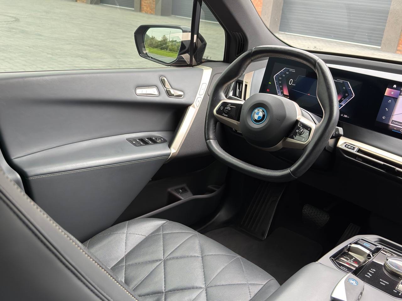 BMW iX - фото 9