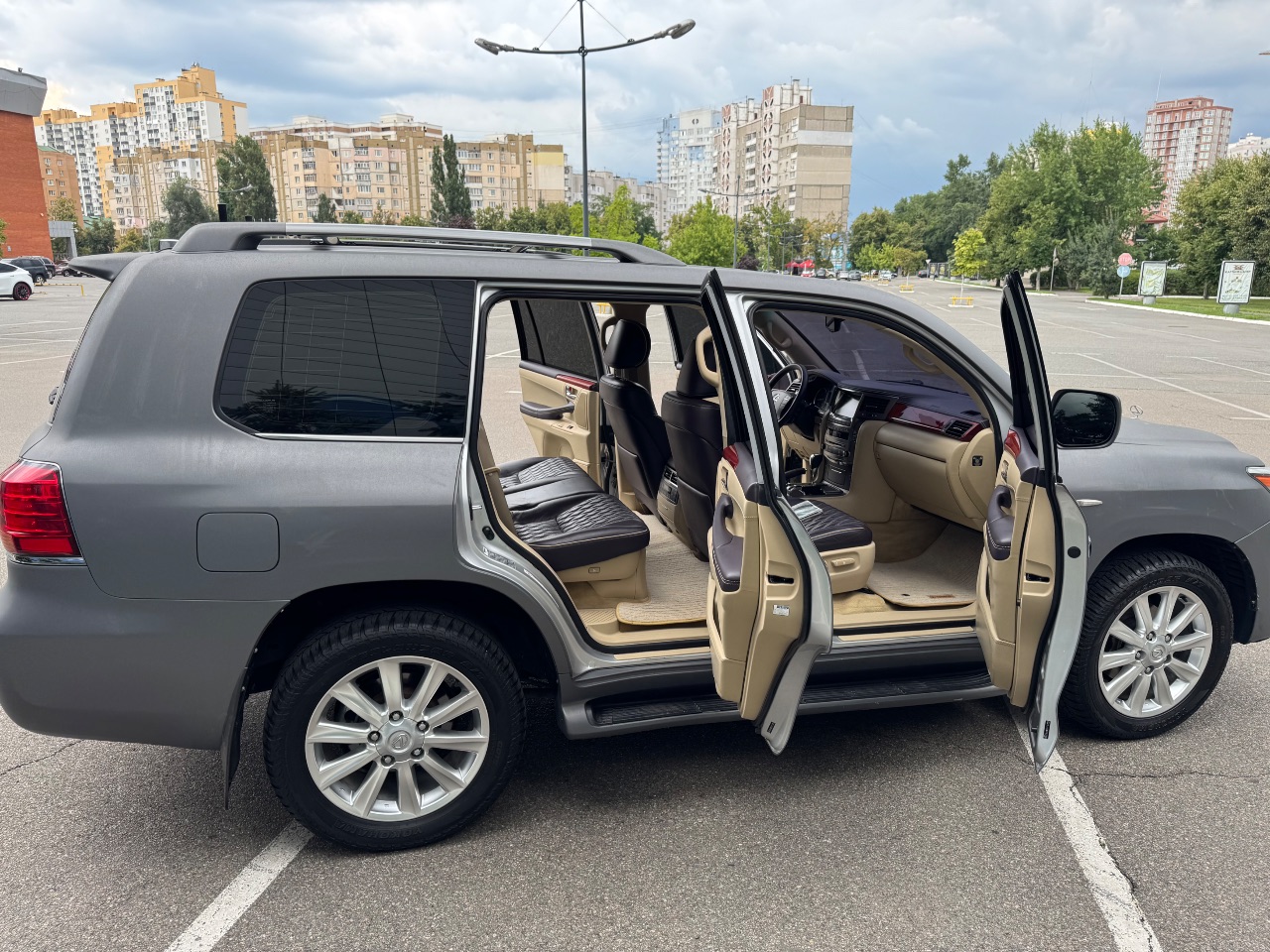 Lexus LX - фото 26