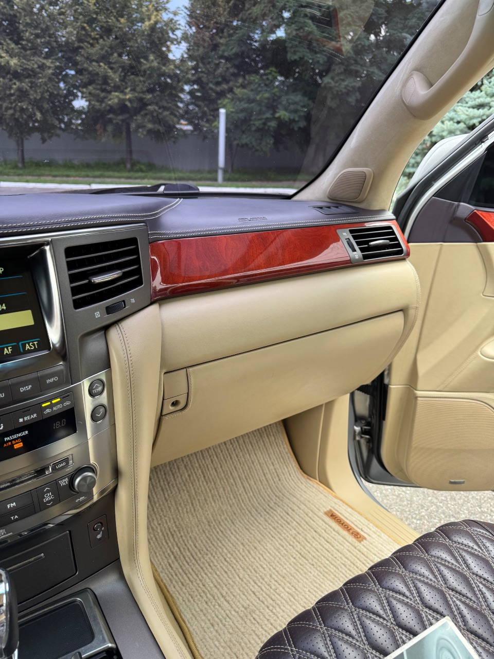 Lexus LX - фото 36