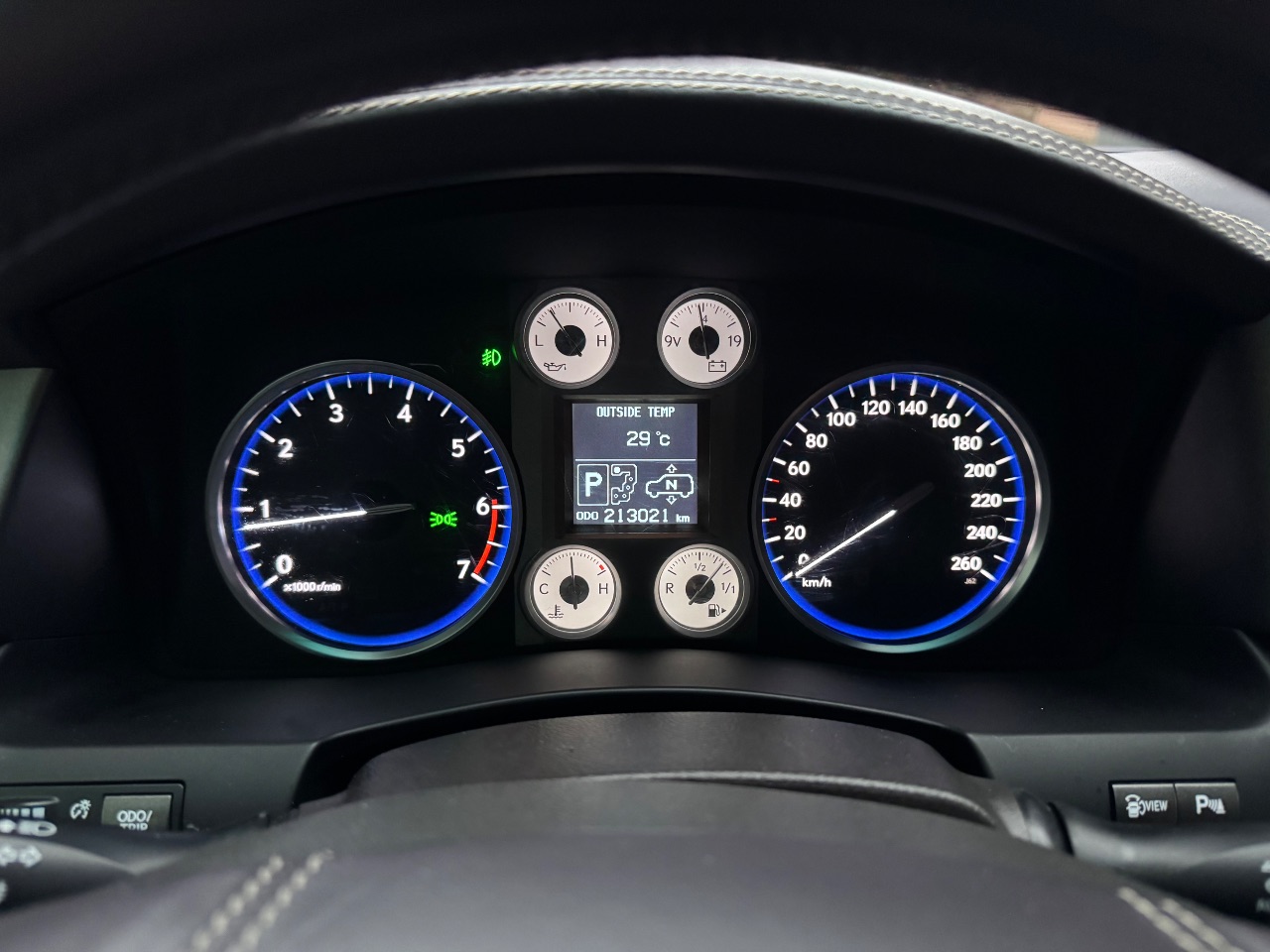 Lexus LX - фото 2