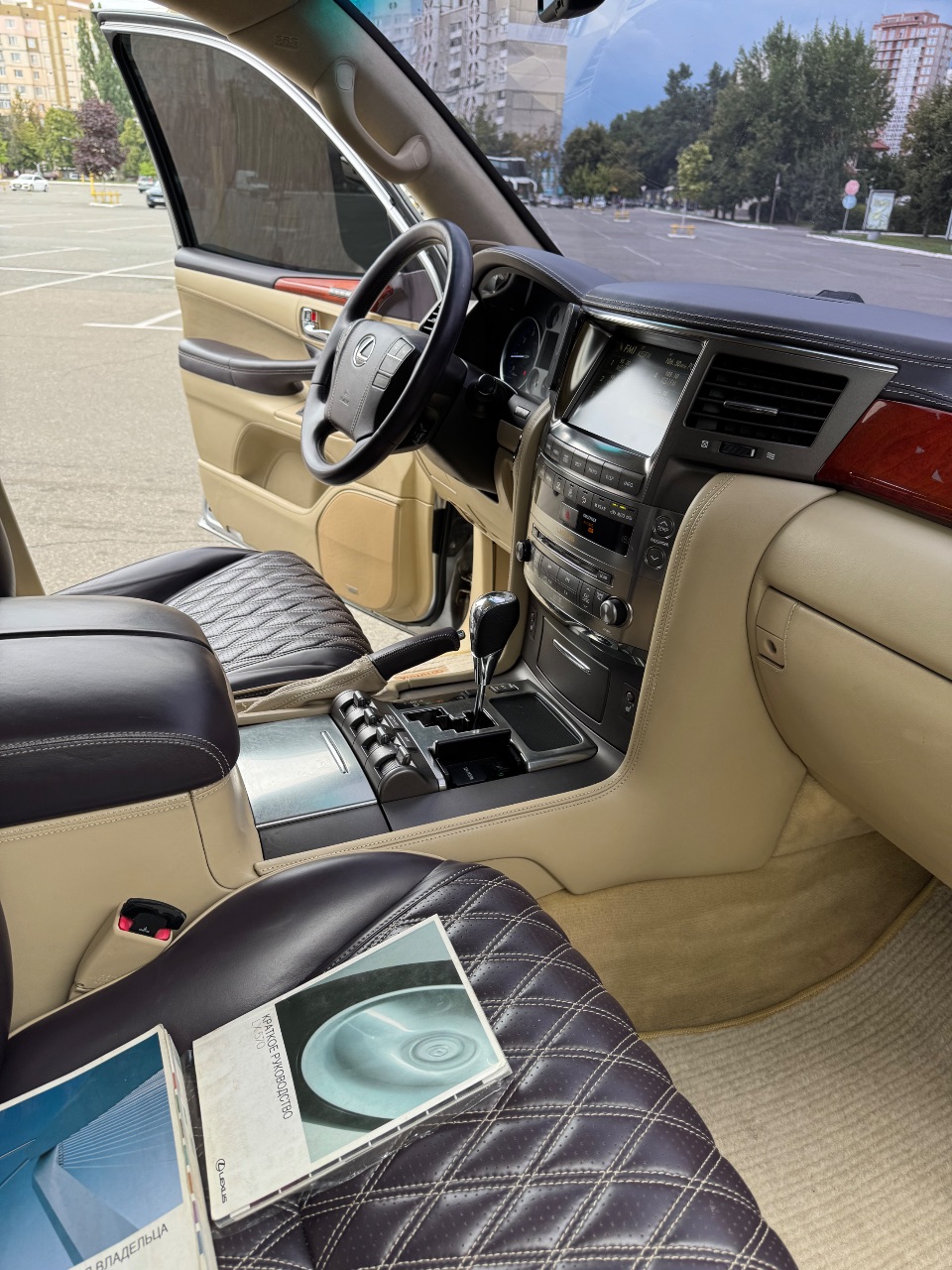 Lexus LX - фото 24