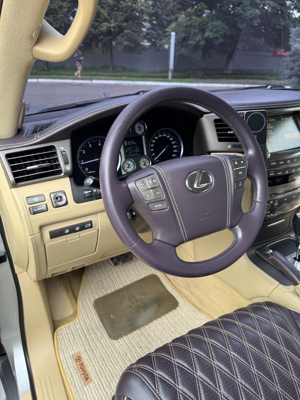 Lexus LX - фото 32