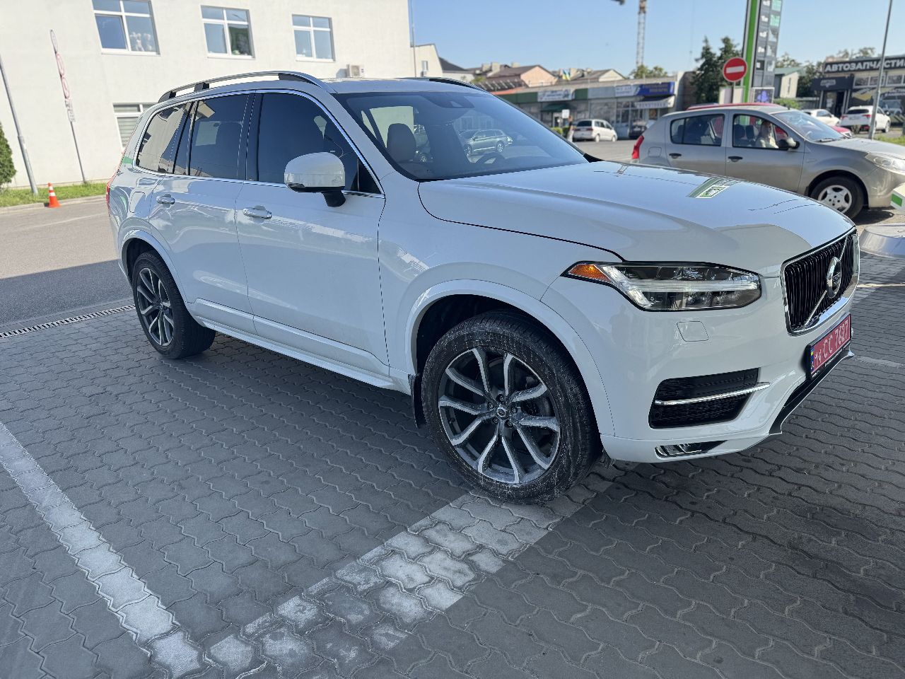 Volvo XC90 - фото 8