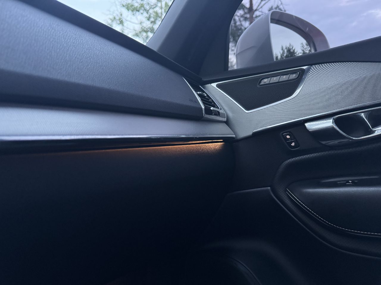 Volvo XC90 - фото 18