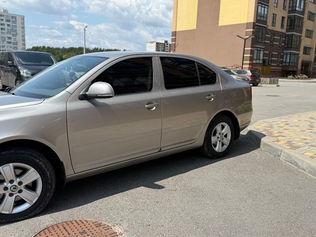 Skoda Octavia - фото 2