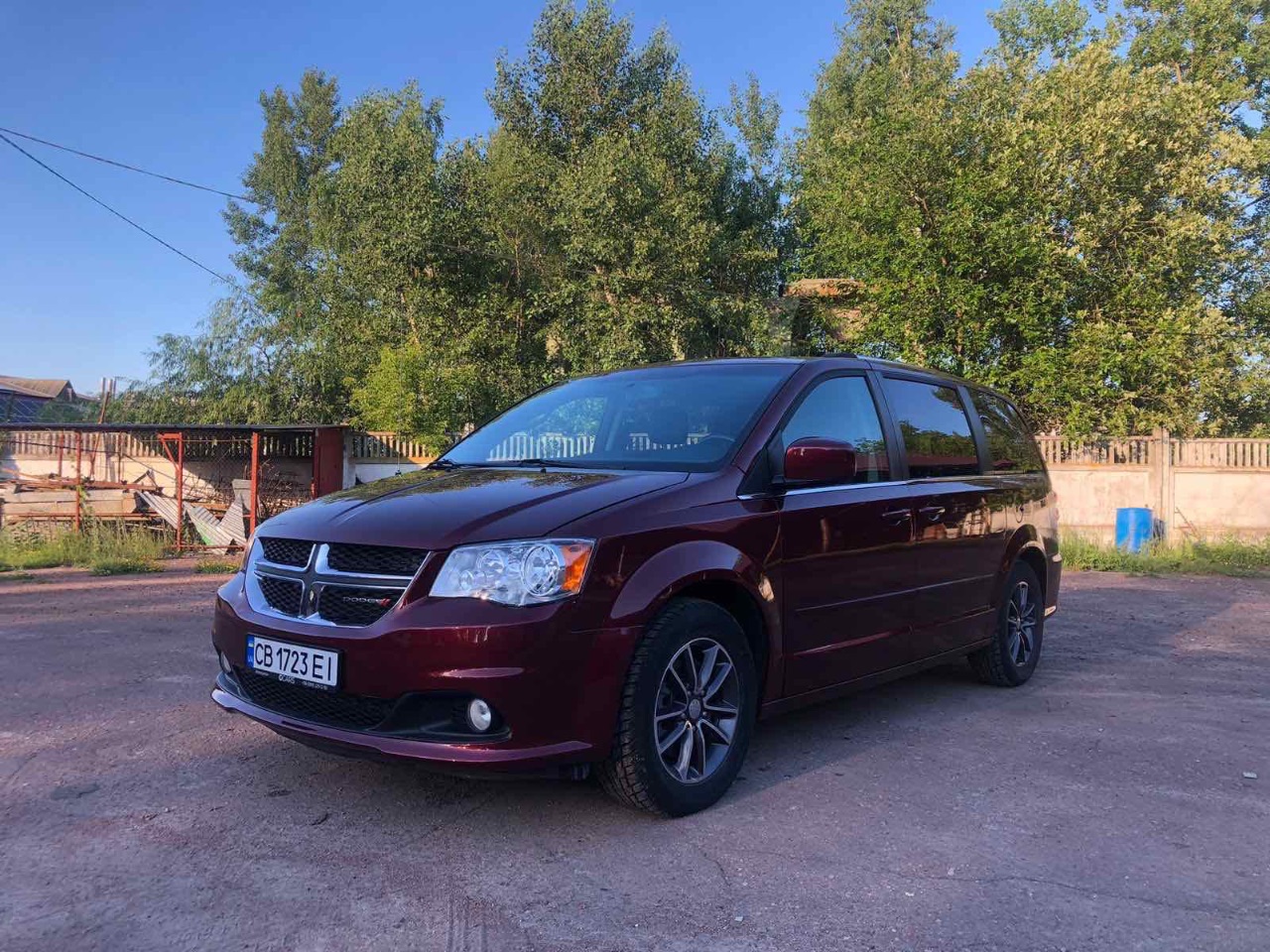 Dodge Caravan - фото 1