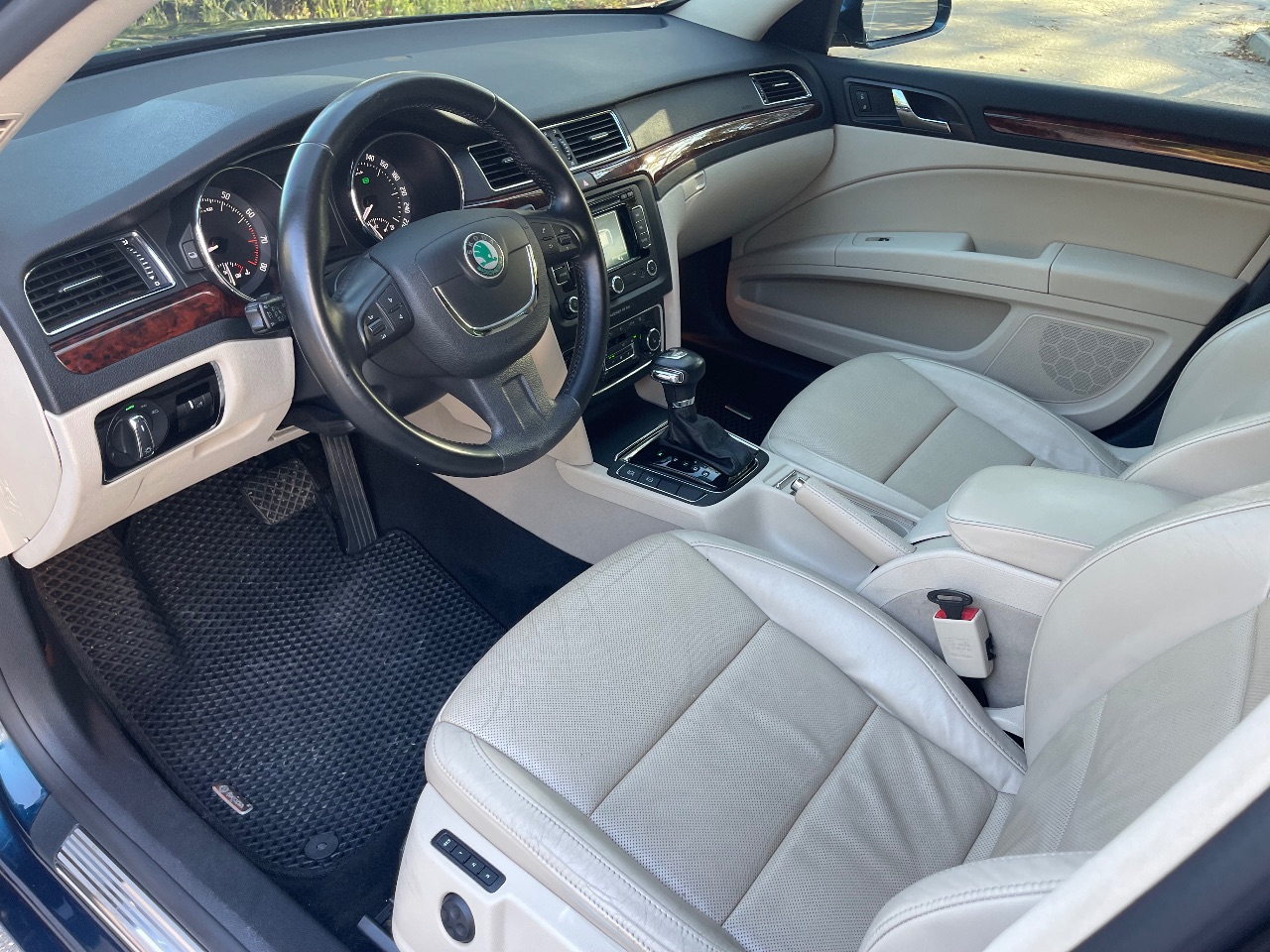 Skoda Superb - фото 25