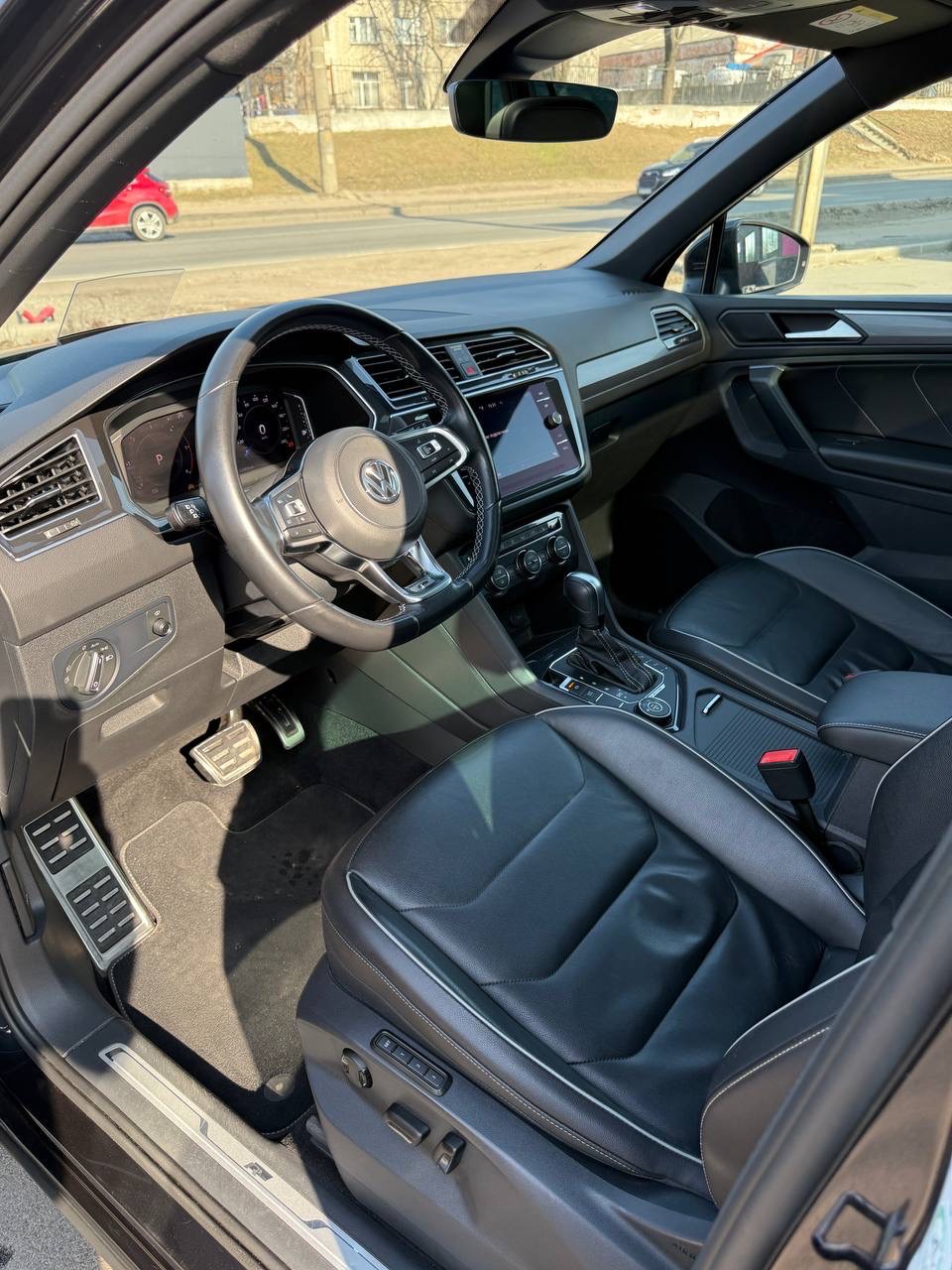 Volkswagen Tiguan - фото 10