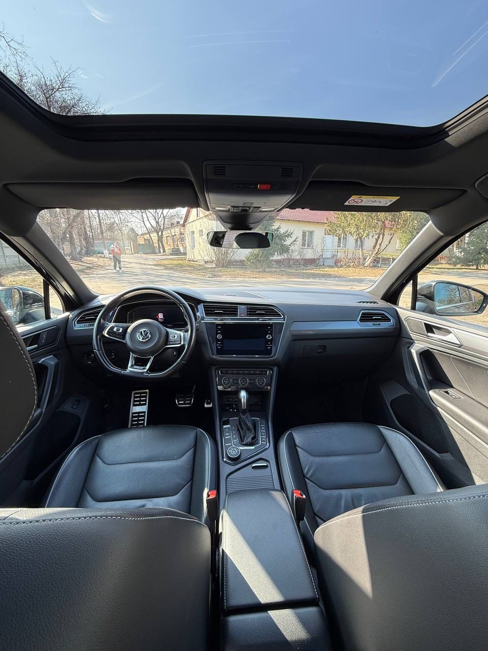 Volkswagen Tiguan - фото 8