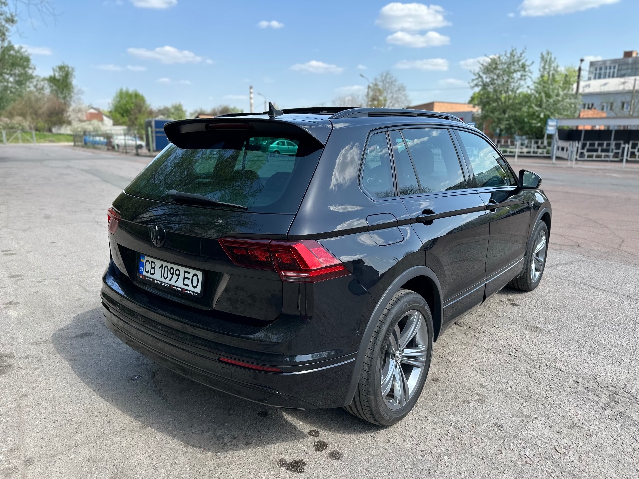 Volkswagen Tiguan - фото 6
