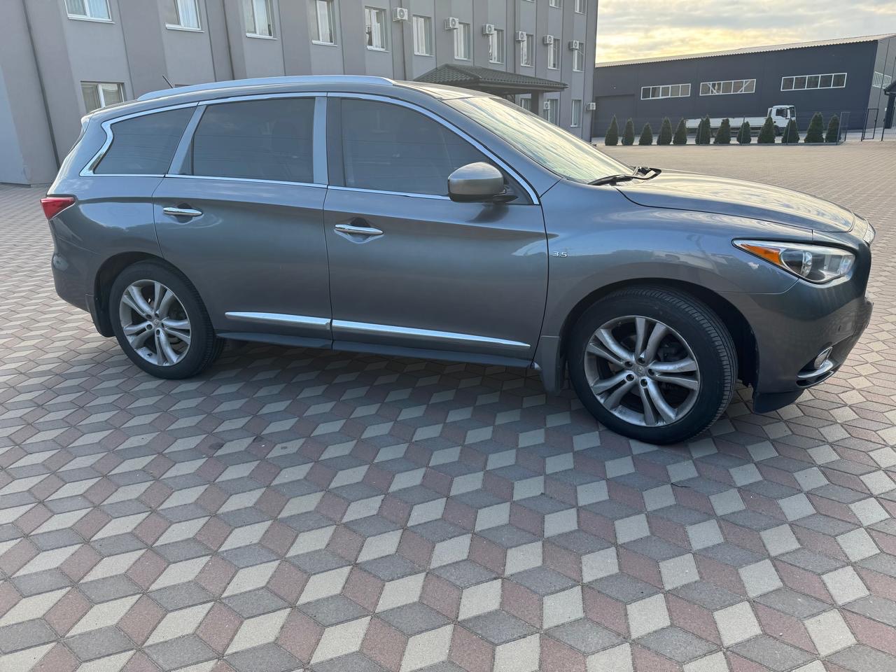 Infiniti QX60 - фото 4