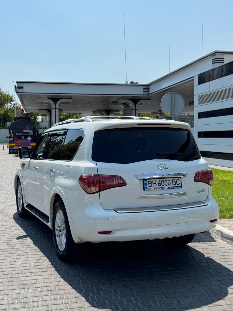 Infiniti QX56 - фото 3