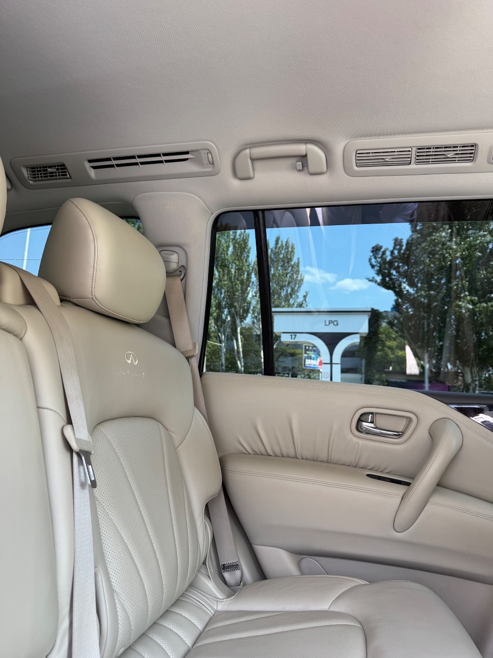 Infiniti QX56 - фото 13