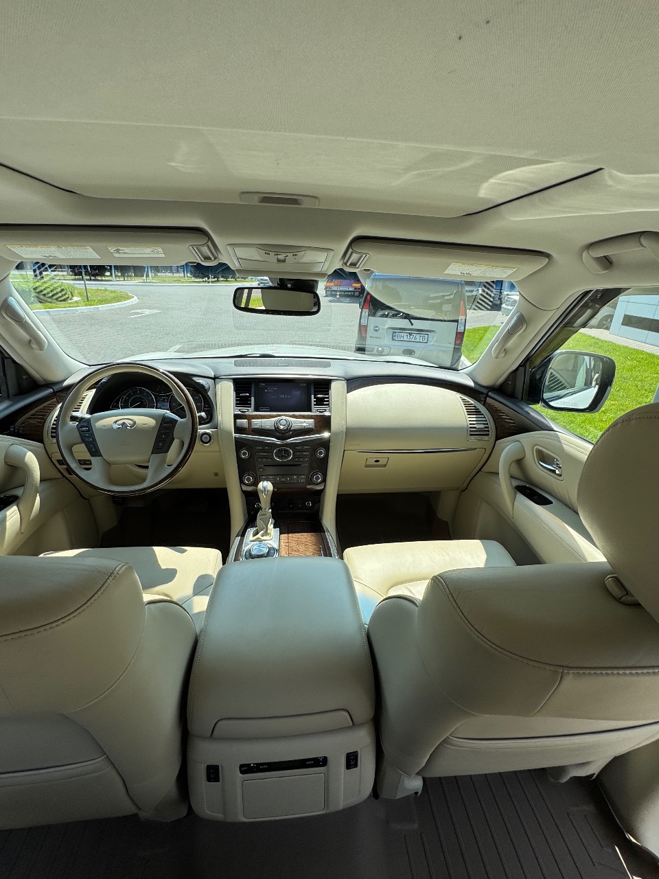 Infiniti QX56 - фото 6