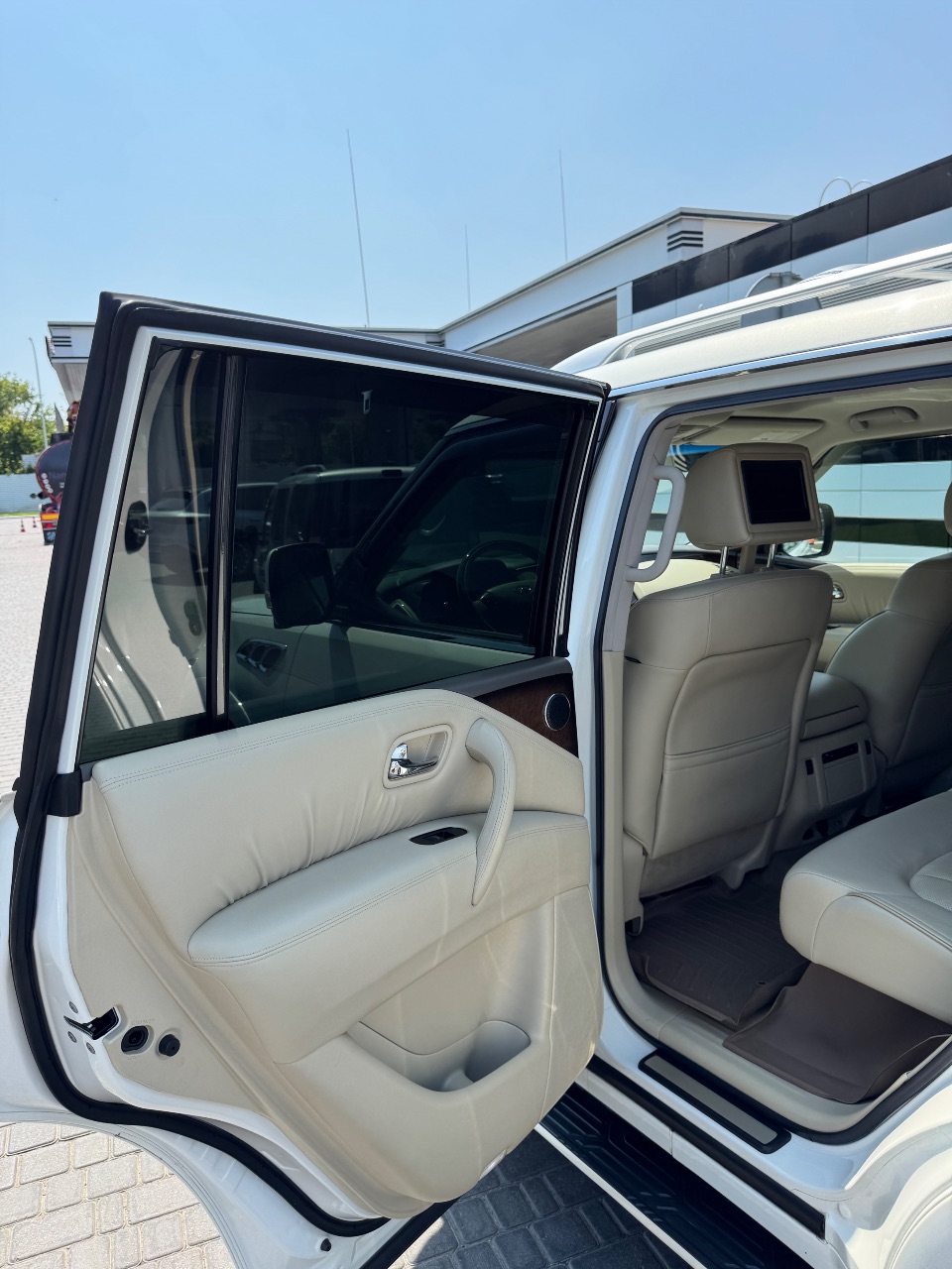 Infiniti QX56 - фото 10