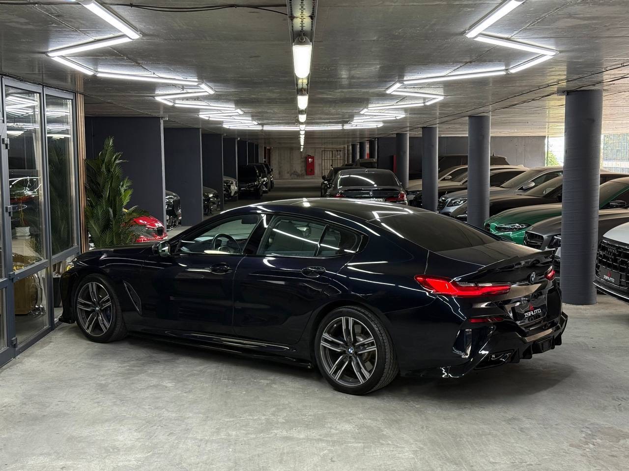 BMW 8 серії - фото 2