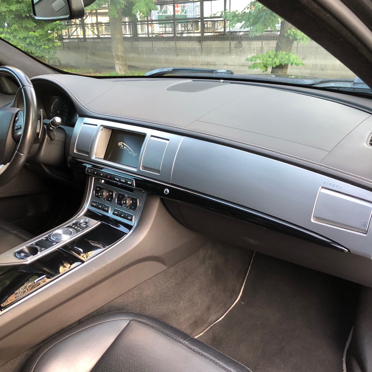 Jaguar XF - фото 2