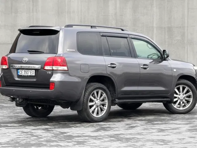 Toyota Land Cruiser - фото 4