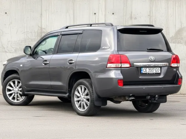 Toyota Land Cruiser - фото 3