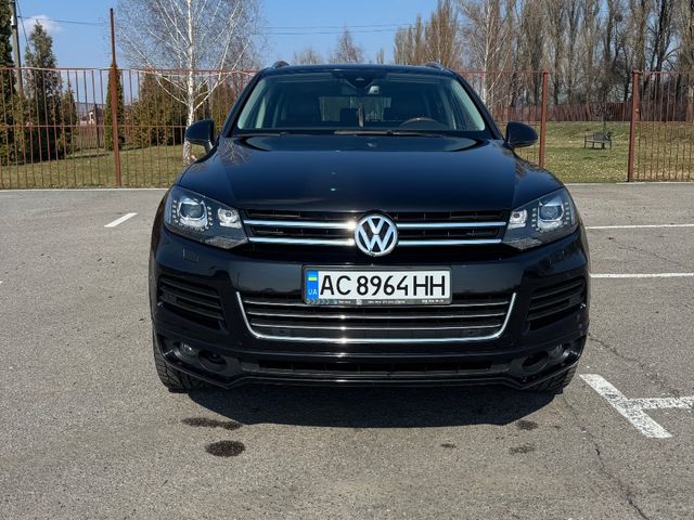Volkswagen Touareg - фото 1