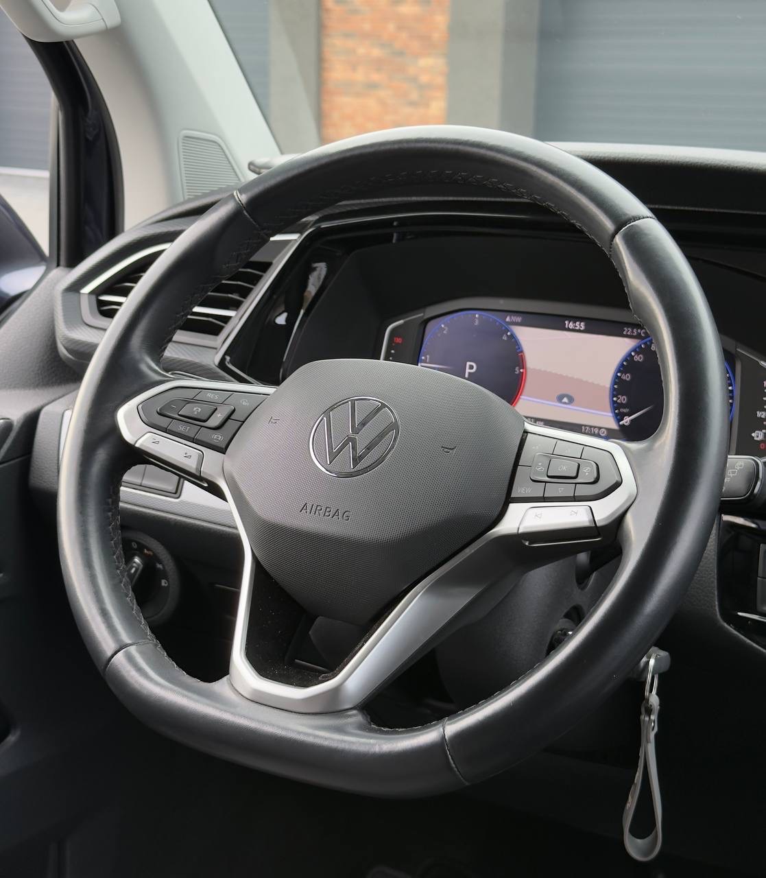 Volkswagen Multivan - фото 25