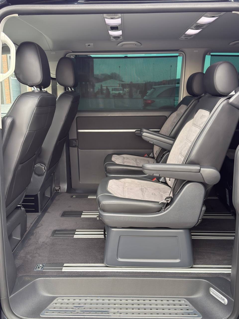 Volkswagen Multivan - фото 10