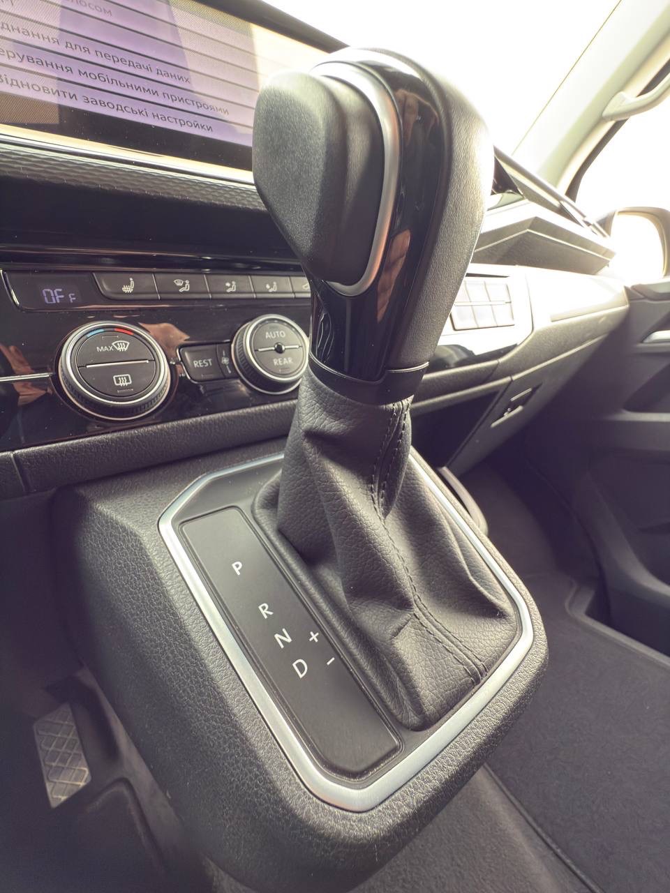 Volkswagen Multivan - фото 28